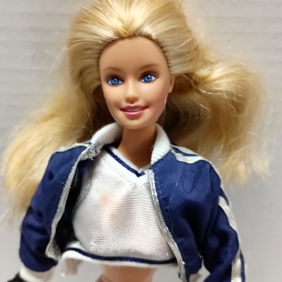 Barbie doll with the jumpsuit gloves and sneakers articulating vintage 1993 - Picture 5 of 9